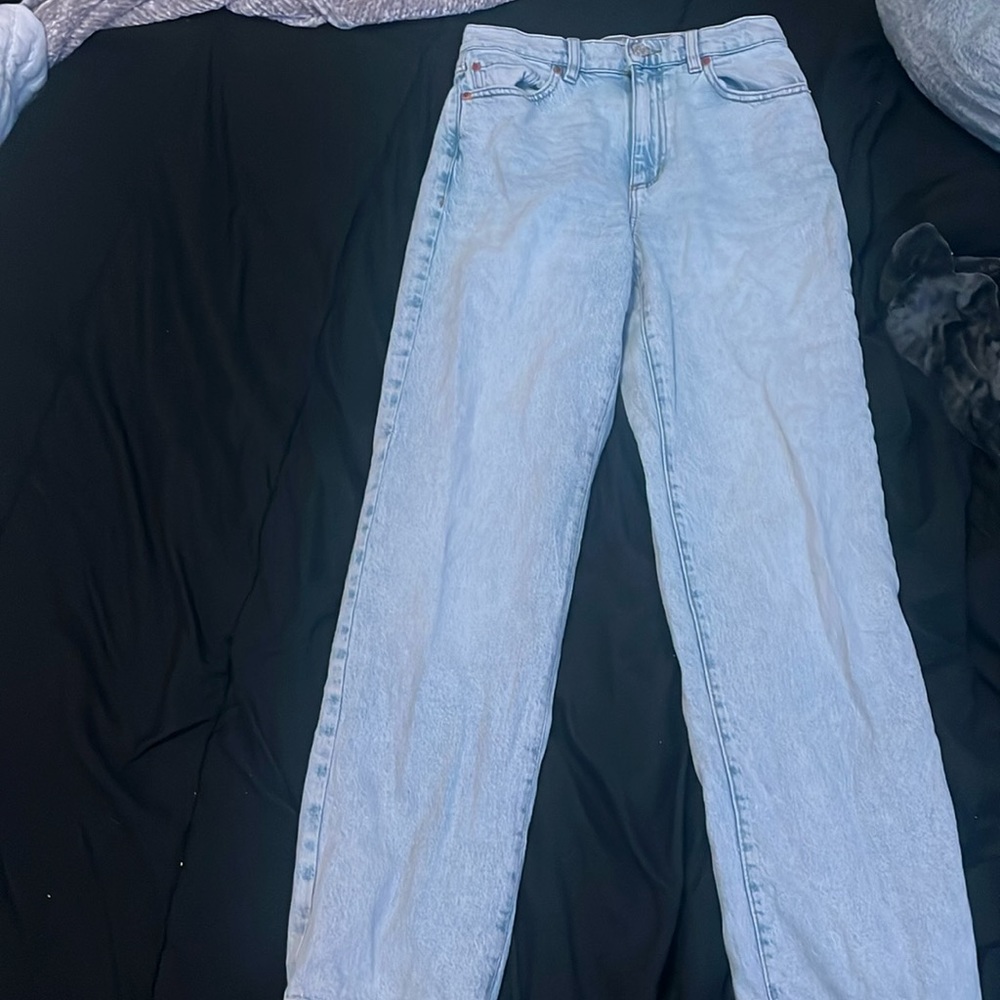 light wash mom jeans